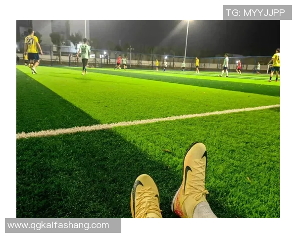 当足球明星遇上爱情：绿茵场上的浪漫与心动故事